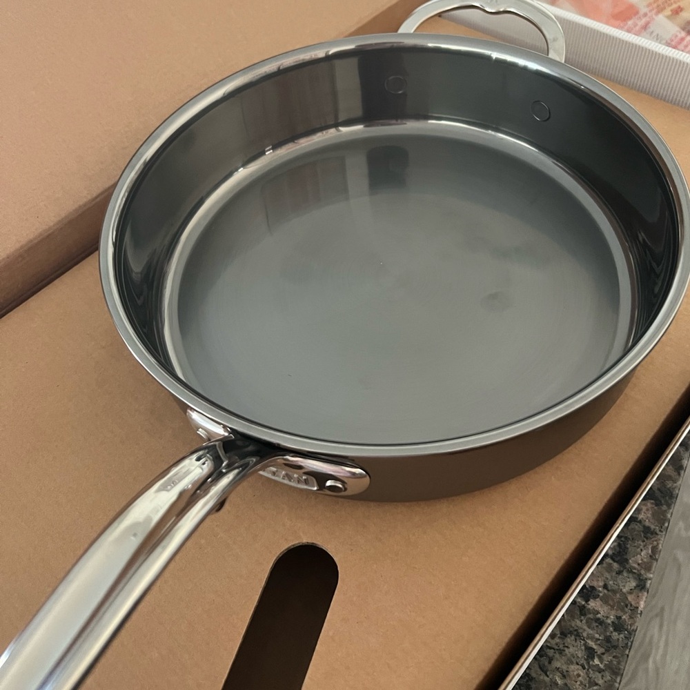 NanoBond

MOLECULAR TITANIUM

Titanium Sauté Pans, Medium (3.5-Quart), brand new